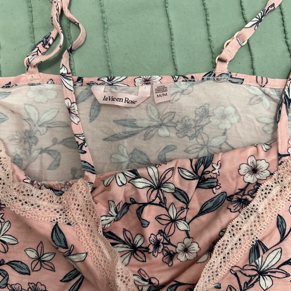 Lavie en Rose tank tops - Picture 2 of 4